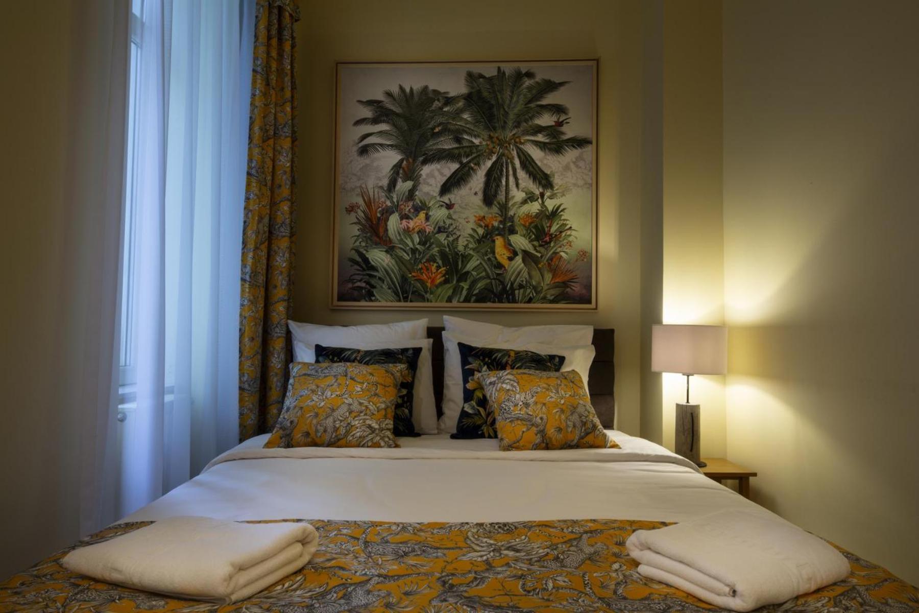 Rainforest Studio Downtown By Pretty Apartments Bucureşti Ngoại thất bức ảnh